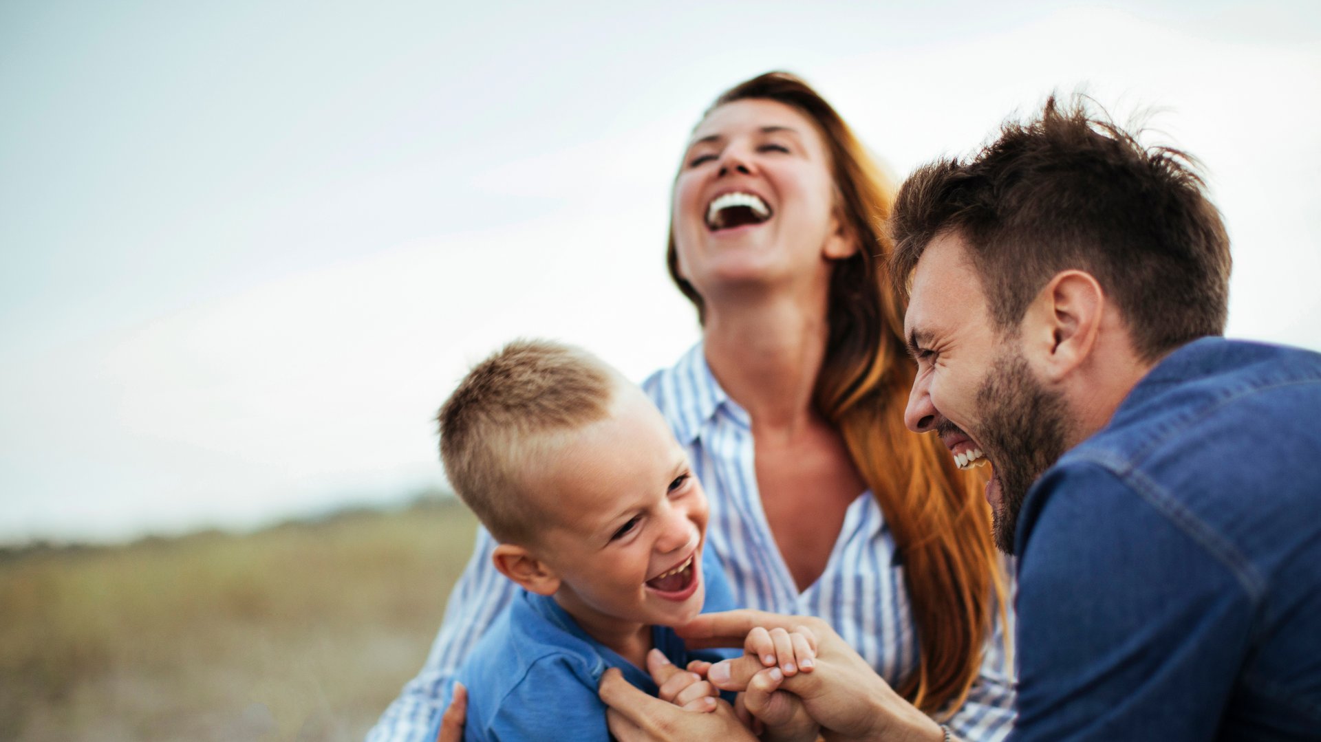 Familie bestehend aus Mutter, Vater und Sohn