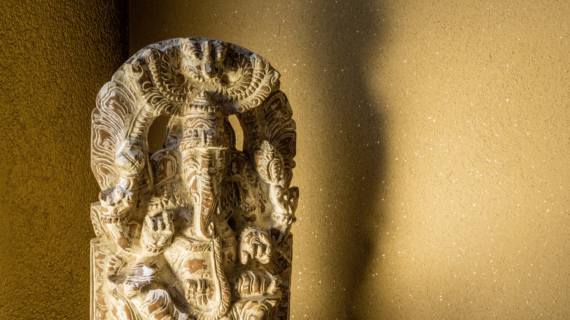 Ganesha-ayurveda-statue