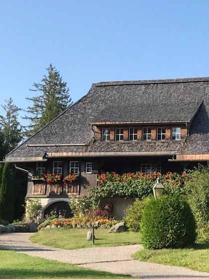 Das historische Schwarzwaldhaus direkt am Ufer des idyllischen Schluchsees.