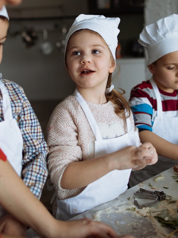 Kinder am Kochen 