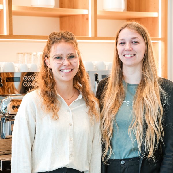 Ansprechpartnerinnen MICE Lioba Brosch und Jenny Schindler
