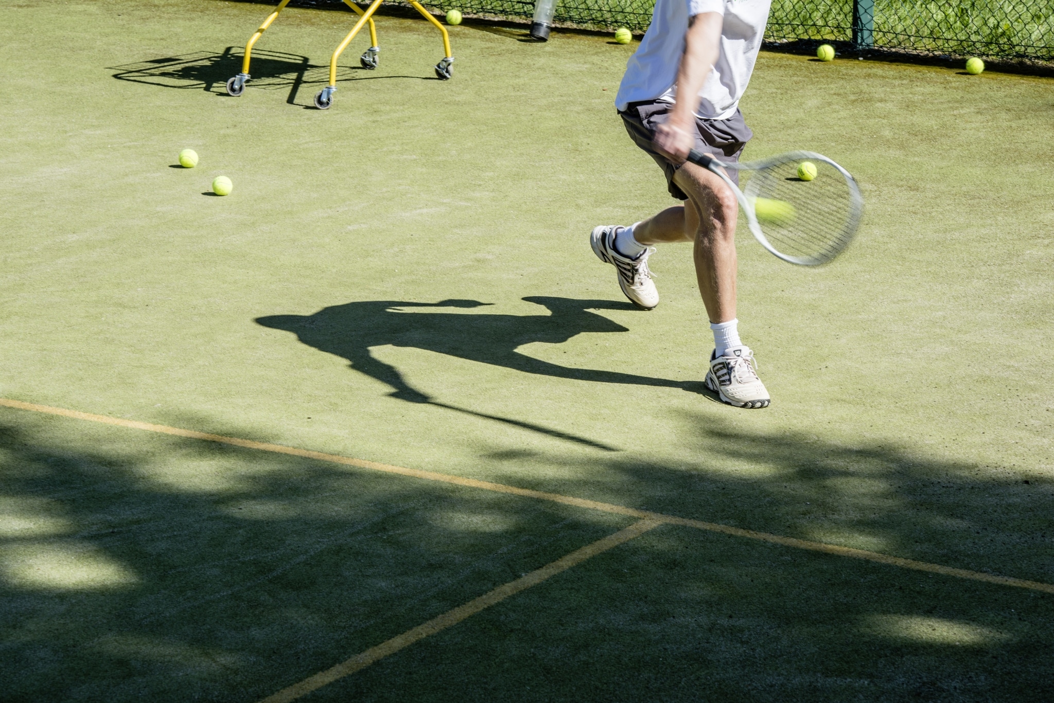 Tennisspieler im Sommer im Vier Jahreszeiten am Schluchsee